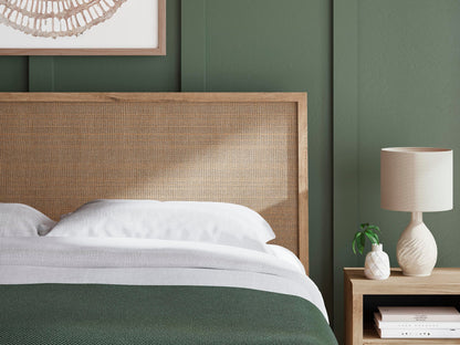 Cielden King Panel Bed with Mirrored Dresser