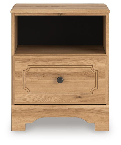 Galletyn King Panel Bed with Mirrored Dresser and Nightstand
