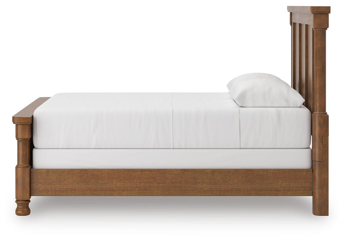 Chadworth Queen Poster Bed with Mirrored Dresser