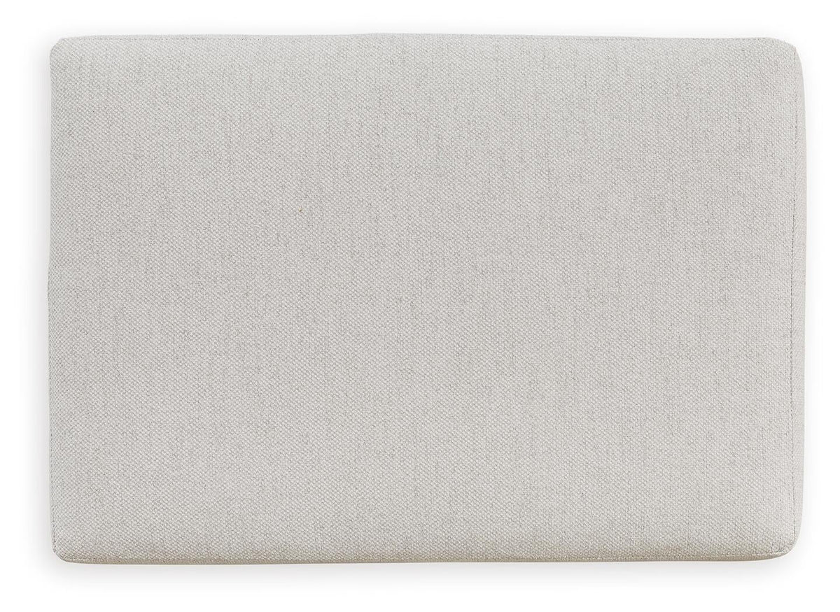 Maitelynn Ottoman
